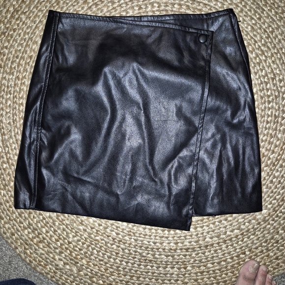 Faux Leather mini asymmetric Skirt Sz.25 NWT - Picture 4 of 7